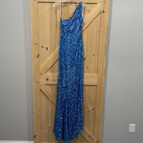 Prom Dress - Picture 2 of 9